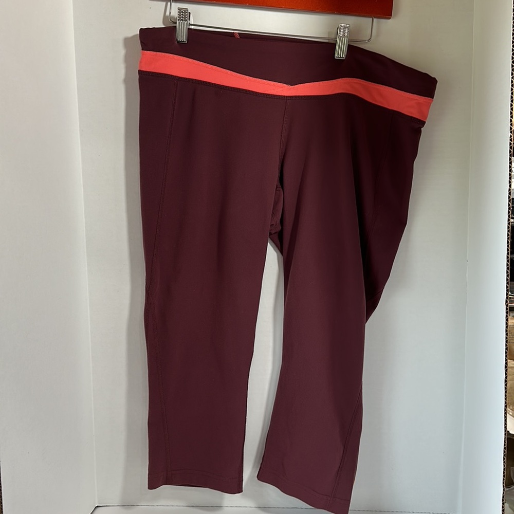 Lucy powermax Capri workout leggings size XL maroon cropped